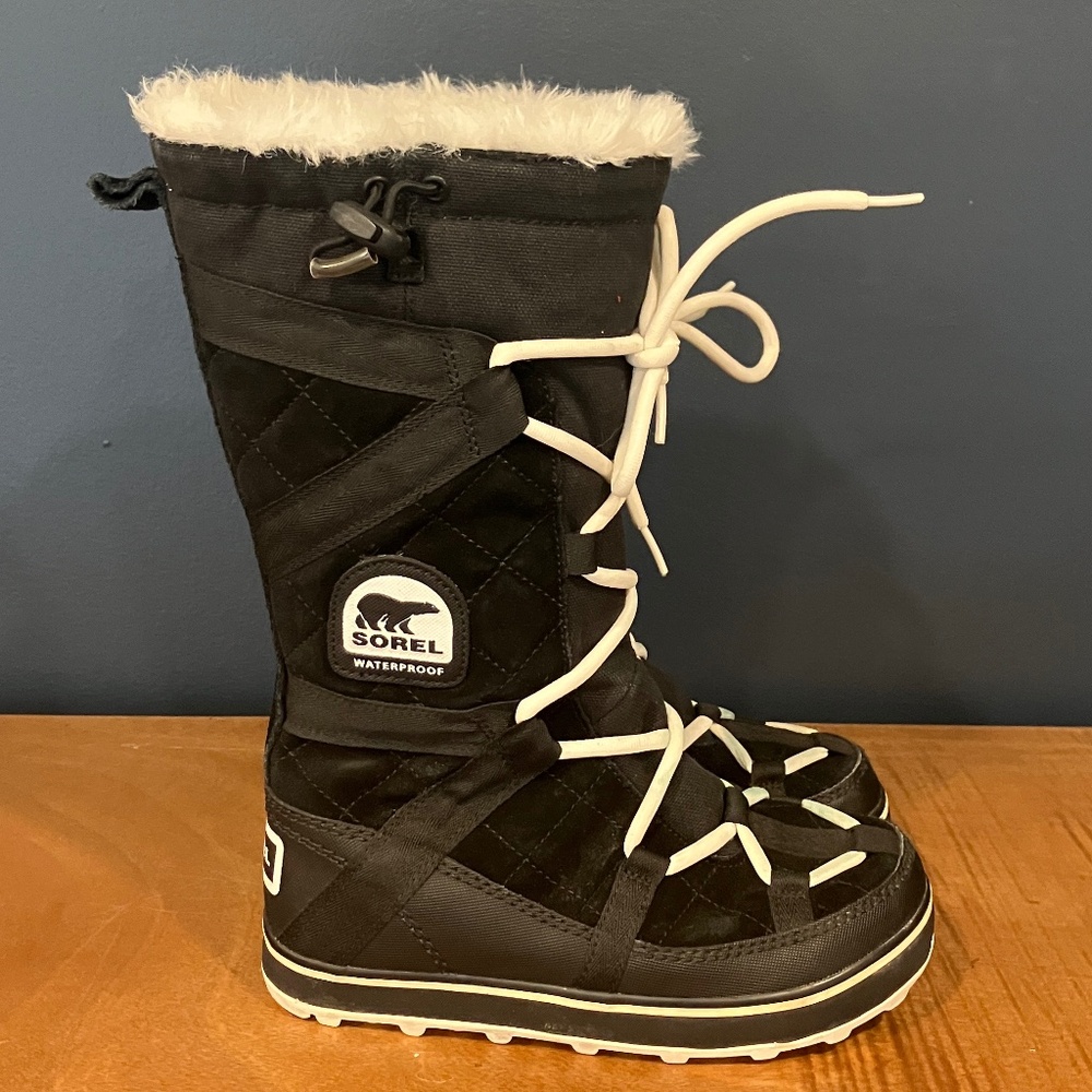 Sorel Glacy Explorer Boots, waterproof black suede, shearling lined. sz 5